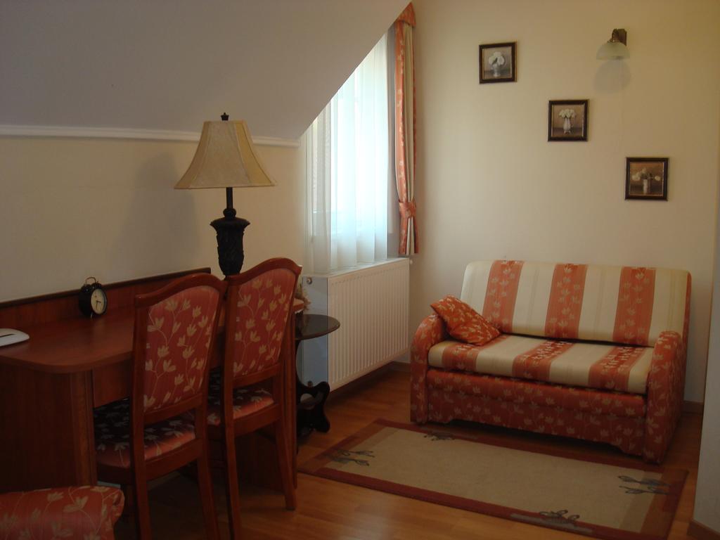 Hotel Senator-Haz Eger Room photo
